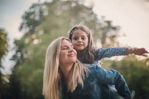 happy mum and daughter following mediation to resolve parental alienation Hampshire